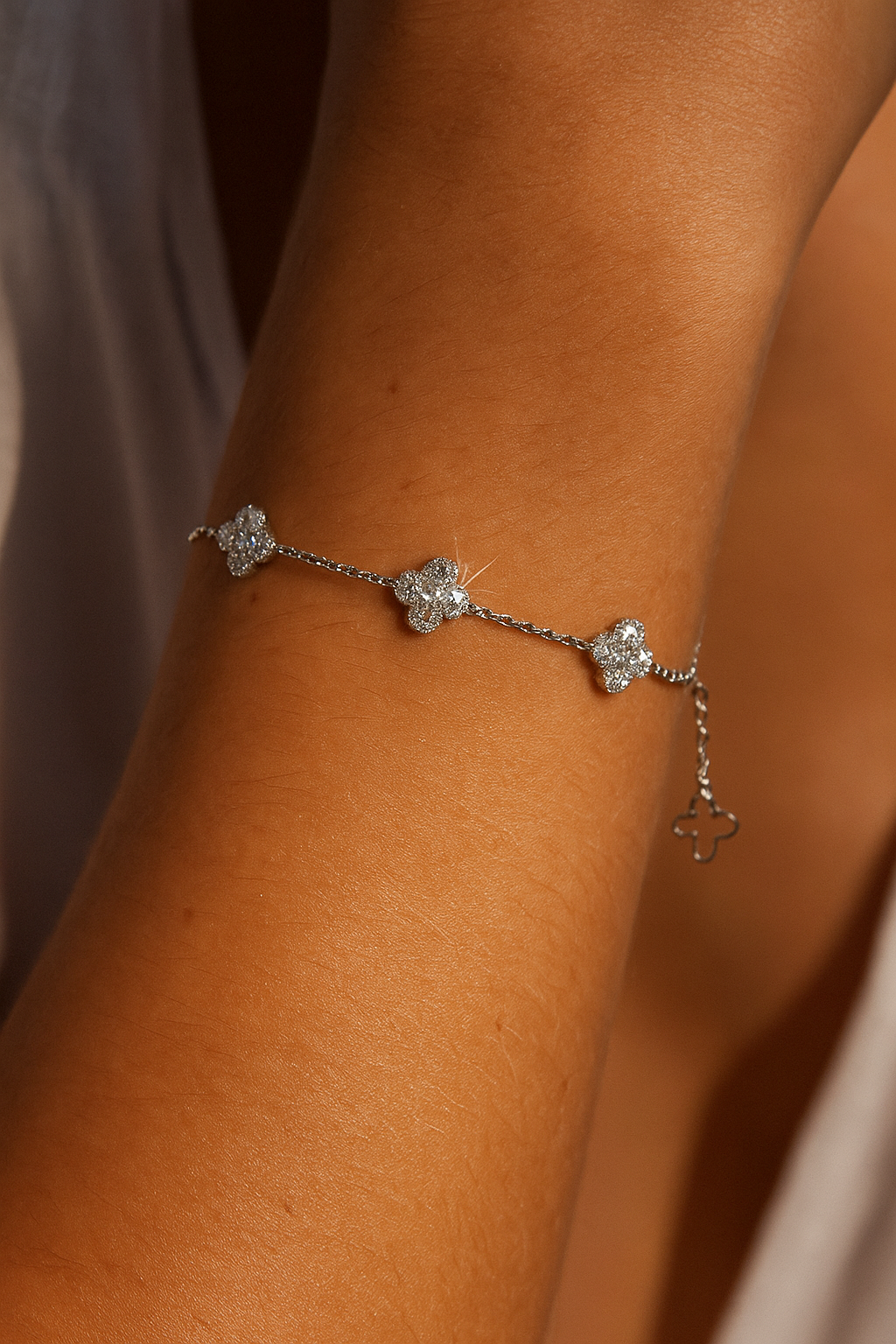 THE RICH CO - STERLING SILVER 5 CLOVER ZIRCONIA BRACELET