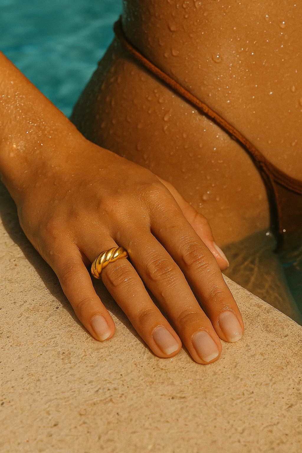 THE RICH CO - 18KT GOLD PLATED / RHODIUM PLATED - STERLING - CHUNKY TWISTED SHELL RING