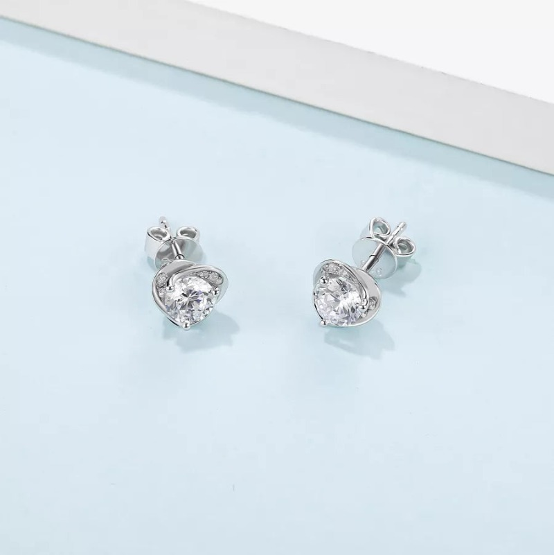 THE RICH CO - 0.5CT HEART MOISSANITE STERLING SILVER STUD EARRINGS