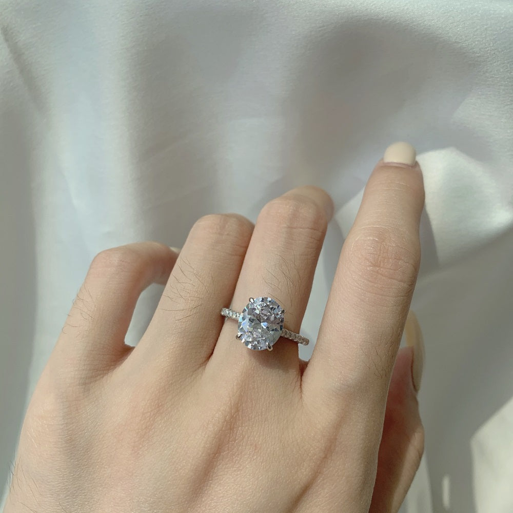 THE RICH CO - STERLING SILVER CUBIC ZIRCONIA 3.9 CT OVAL CUT RING